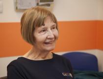 Photo of Elaine Manna, patient with age-related macular degeneration (AMD)